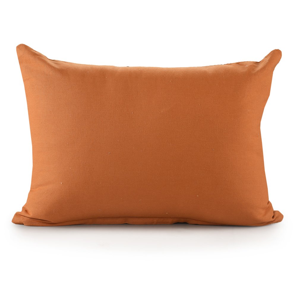 Dainty and Delicate Embroidered Border Throw Pillow. Picture 6