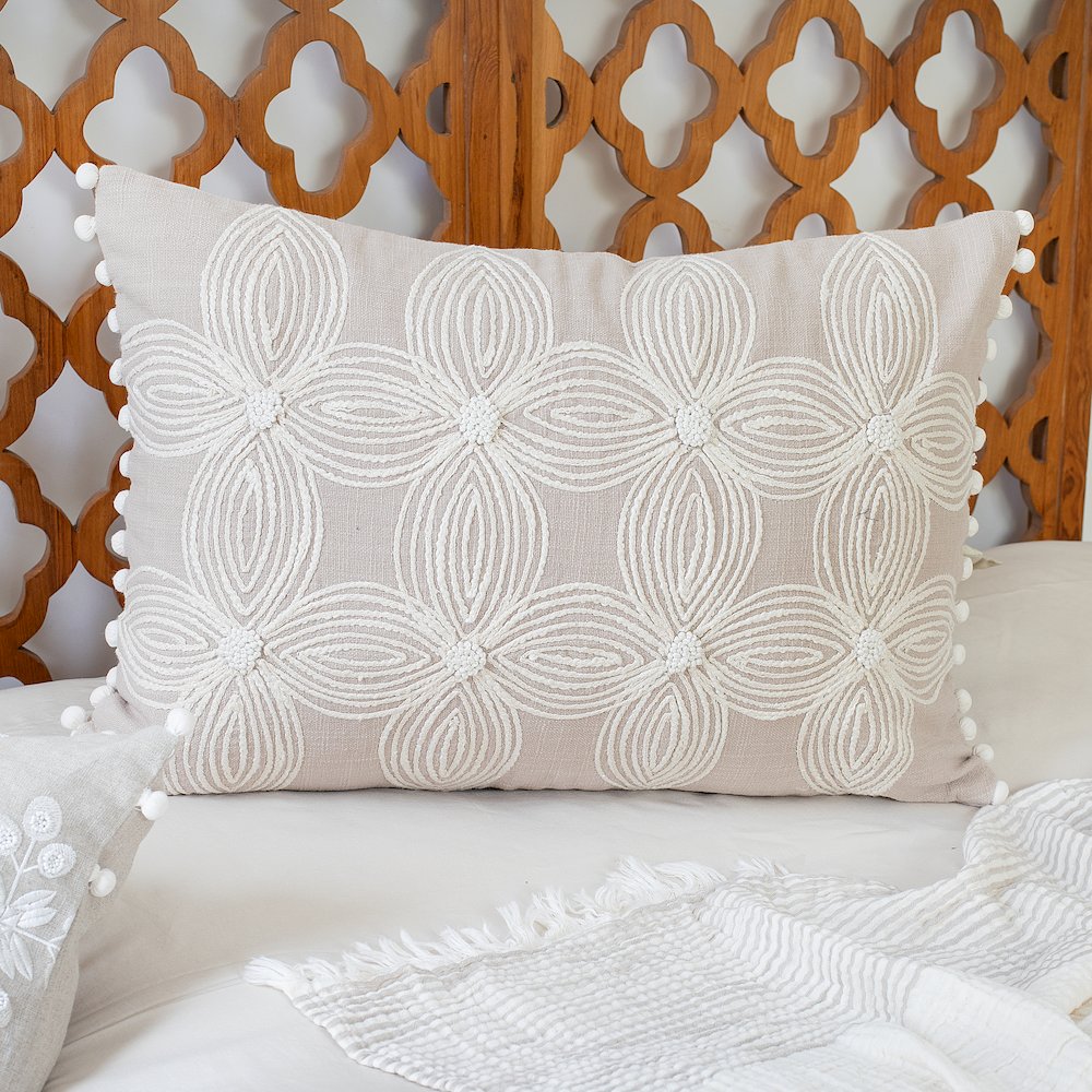 Eden Cotton Poly Filled Pillow in Beige/Ivory, 16" x 24". Picture 8