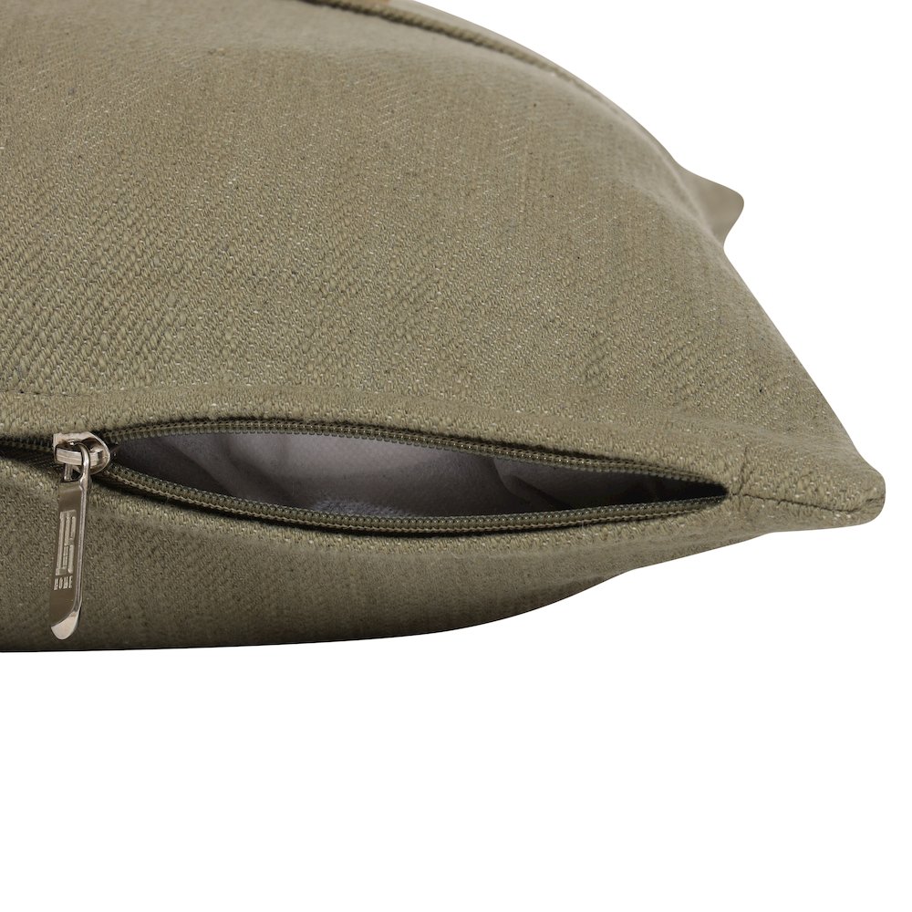 South Hampton Cotton Poly Filled Pillow in Green, 20" x 20". Picture 3