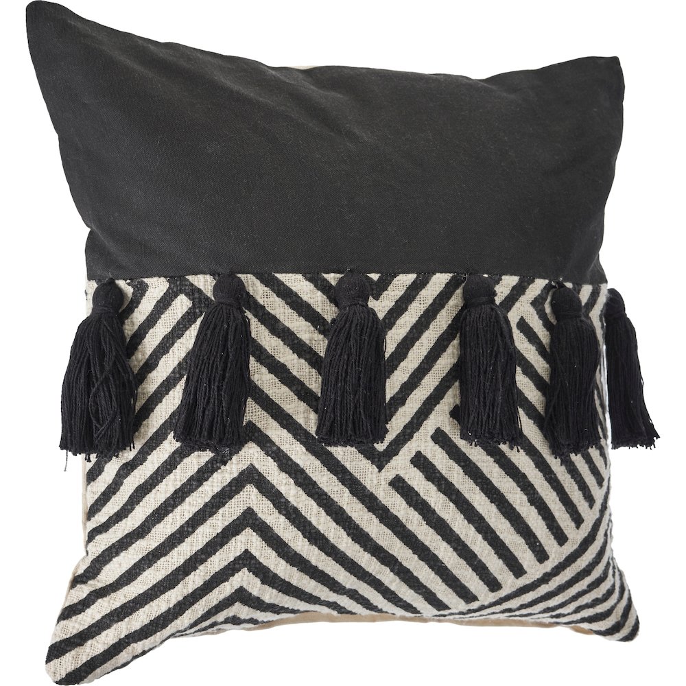 Black and White Chevron Throw Pillow. Picture 2