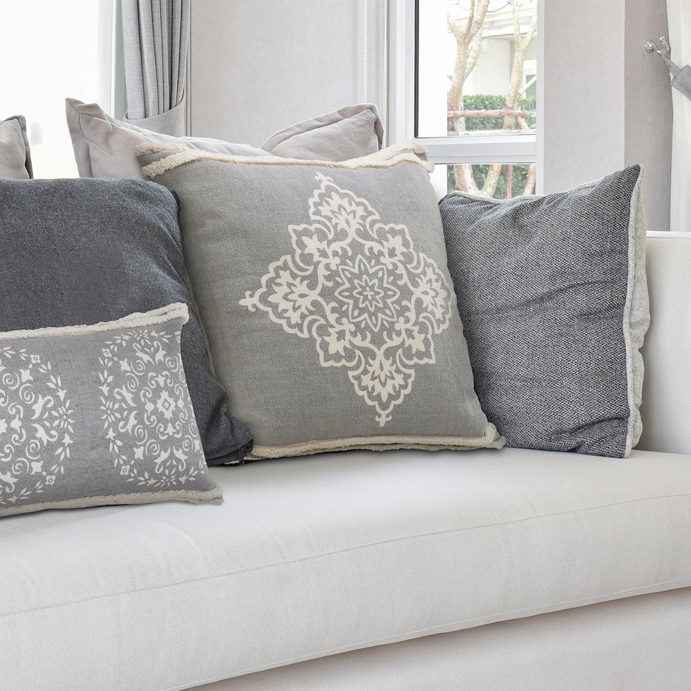 Ox Bay Hand-Woven Gray/White Medallion All-Natural Cotton Pillow Cover. Picture 8