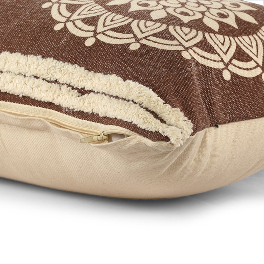 Floral Medallion Lumbar Throw Pillow with Stripe Border. Picture 3