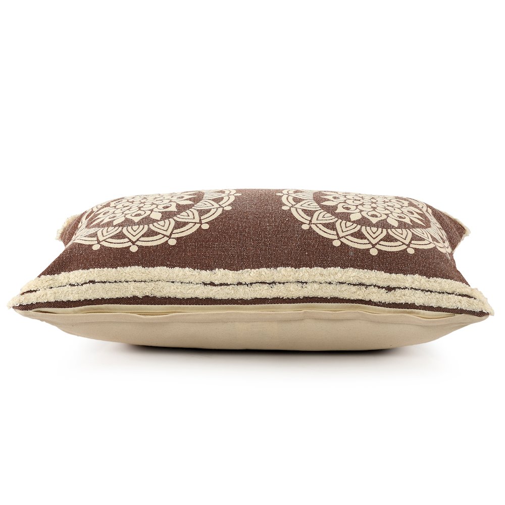 Floral Medallion Lumbar Throw Pillow with Stripe Border. Picture 6