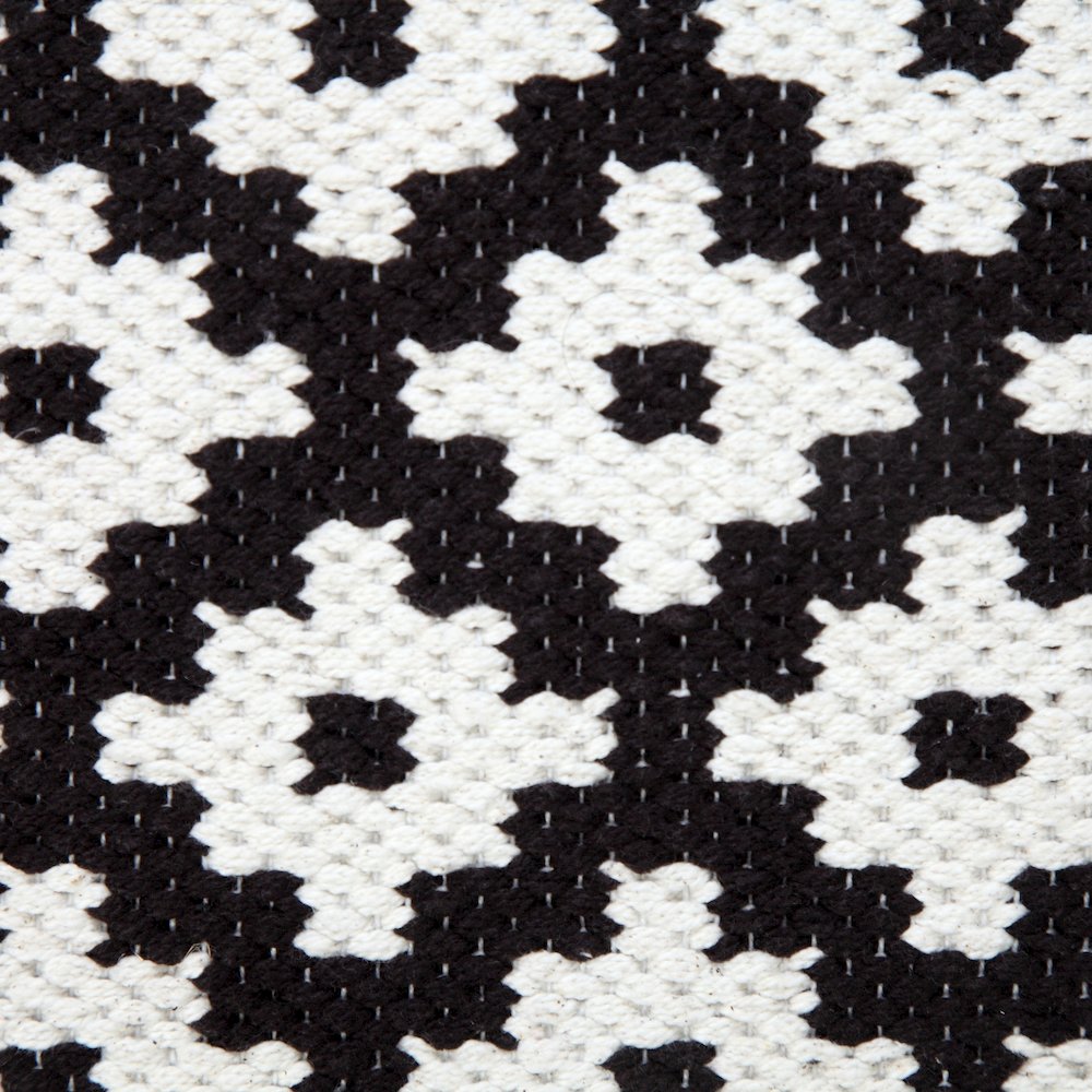 Ox Bay Machine-Made Black/White Diamond Cotton Blend Pillow Cover. Picture 2