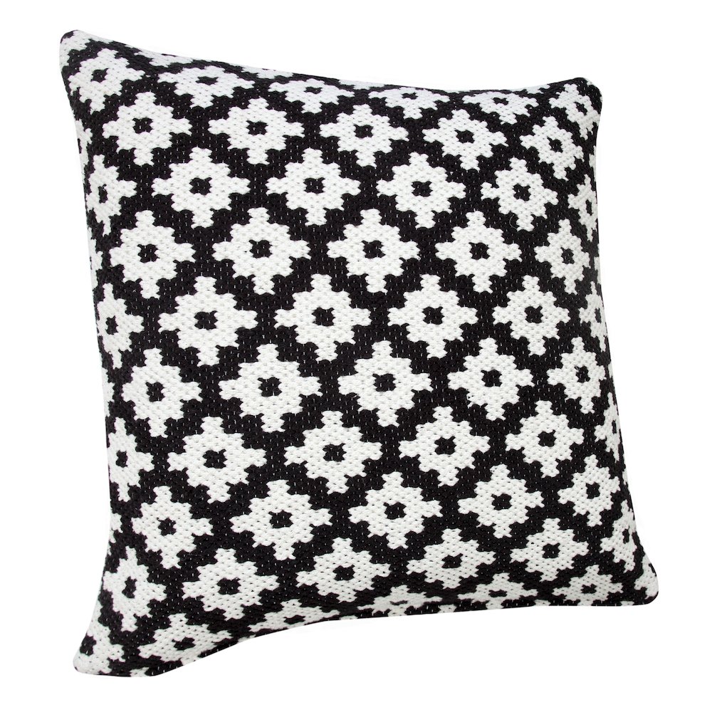 Ox Bay Machine-Made Black/White Diamond Cotton Blend Pillow Cover. Picture 4