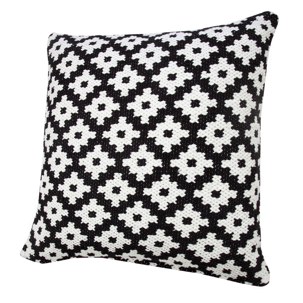 Ox Bay Machine-Made Black/White Diamond Cotton Blend Pillow Cover. Picture 5