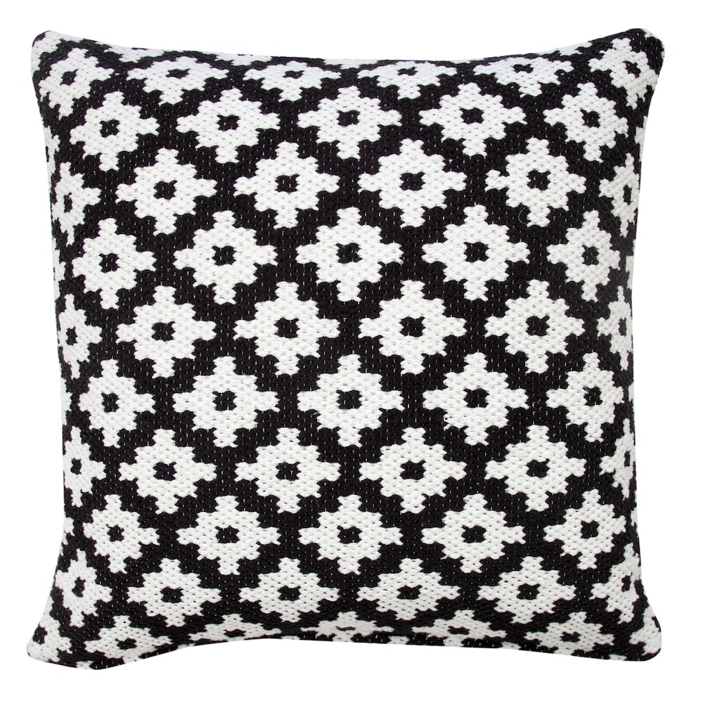 Ox Bay Machine-Made Black/White Diamond Cotton Blend Pillow Cover. Picture 1