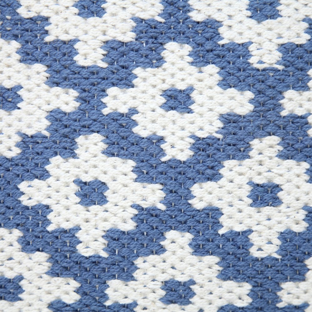 Ox Bay Machine-Made Blue/White Diamond Cotton Blend Pillow Cover. Picture 2