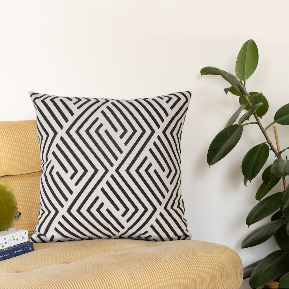 Veranda PET Yarn Poly Filled Pillow in Black/White, 20" x 20". Picture 9