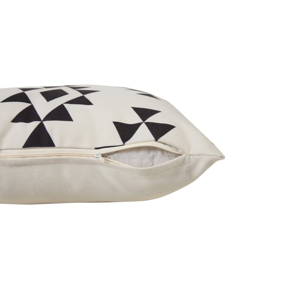 Veranda PET Yarn Poly Filled Pillow in Black/White, 20" x 20". Picture 3