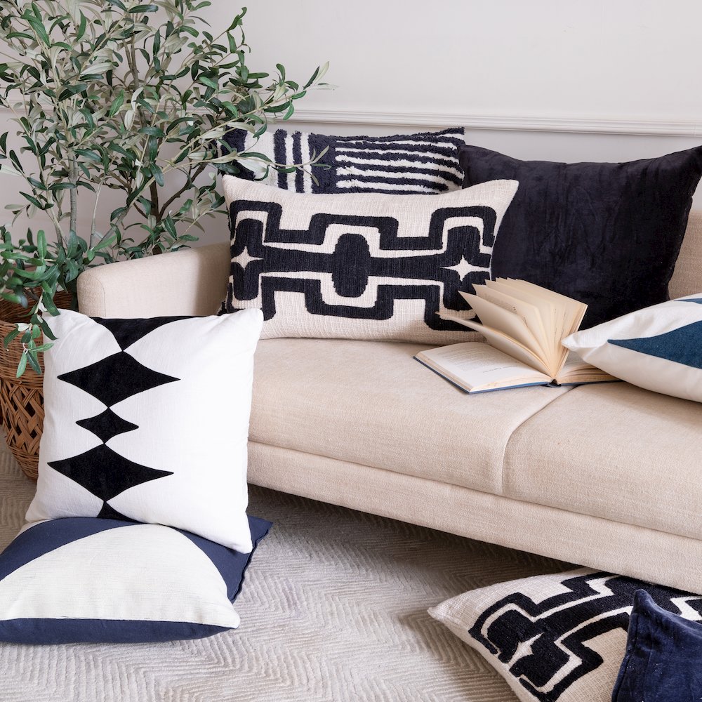 Stacy Garcia Cotton Blend Poly Filled Pillow in Black/White, 20" x 20". Picture 8