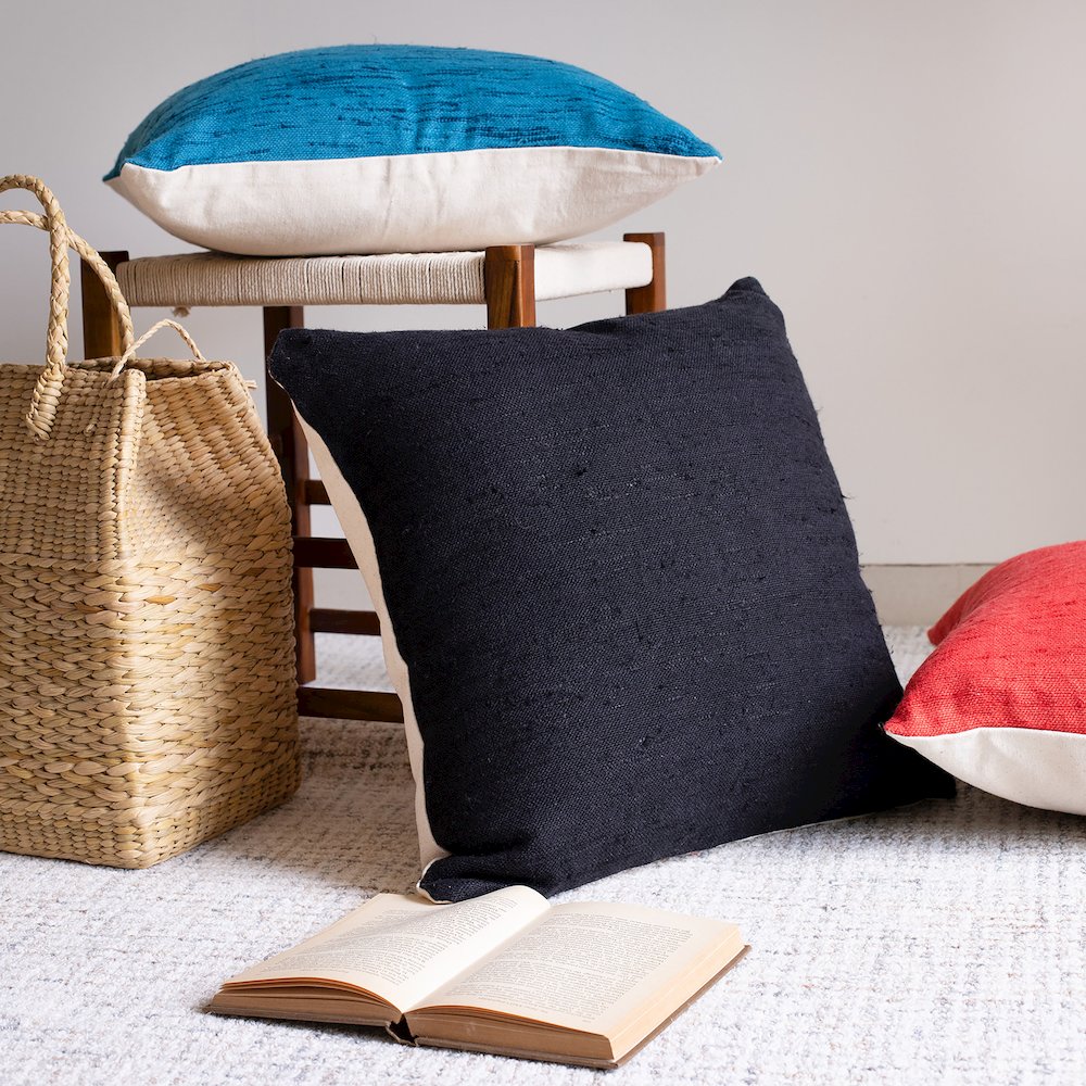 Stacy Garcia Linen Blend Poly Filled Pillow in Black, 20" x 20". Picture 2