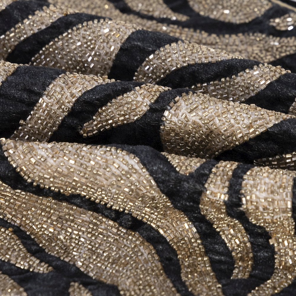 Cosmopolitan Performance Poly Filled Pillow in Gold/Black, 20" x 20". Picture 4