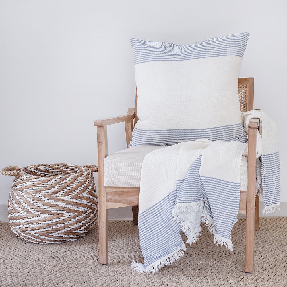 Siya Cotton Poly Filled Pillow in Blue/Ivory, 22" x 22". Picture 2