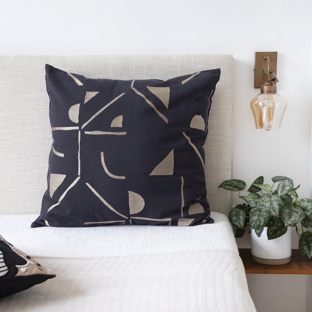 Black/Beige Contemporary Geometric Hand-Woven Throw Pillow Cover. Picture 2
