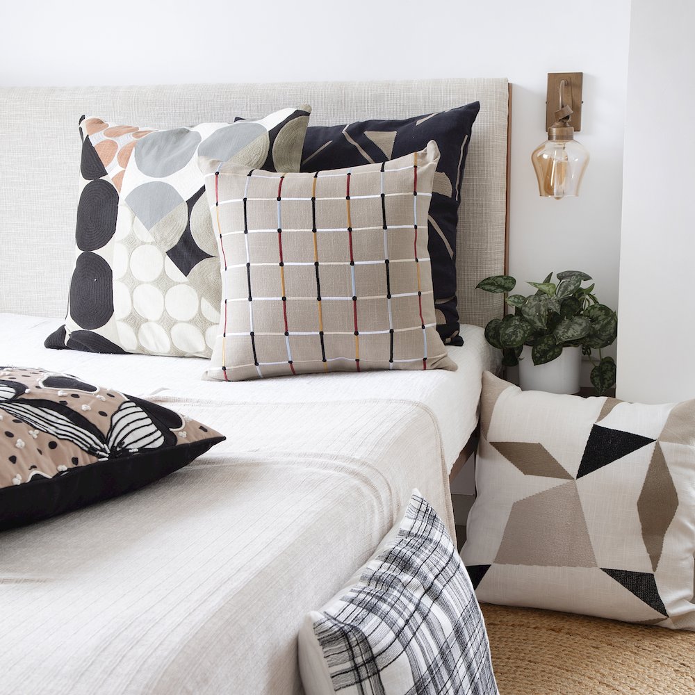 Stacy Garcia  Cotton Blend Poly Filled Pillow in White/Black, 20" x 20". Picture 8