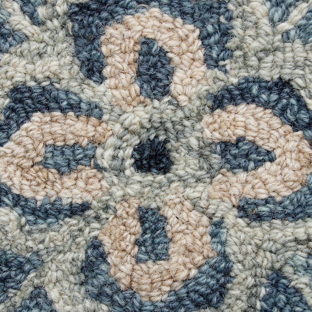 RugsA Gray/Blue Medallion Wool Round Rug. Picture 4