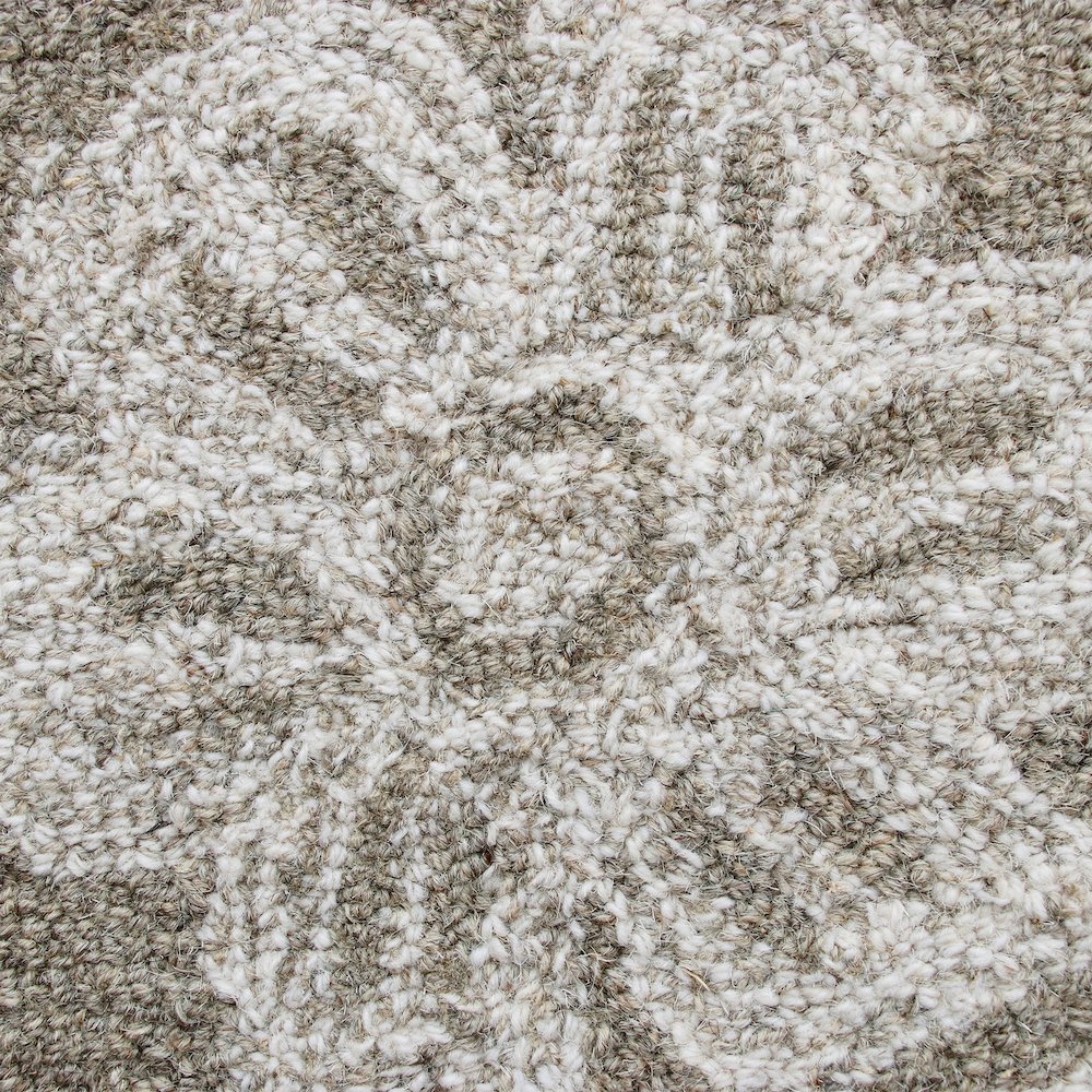 RugsA Gray/Ivory Floral Wool Round Rug. Picture 4