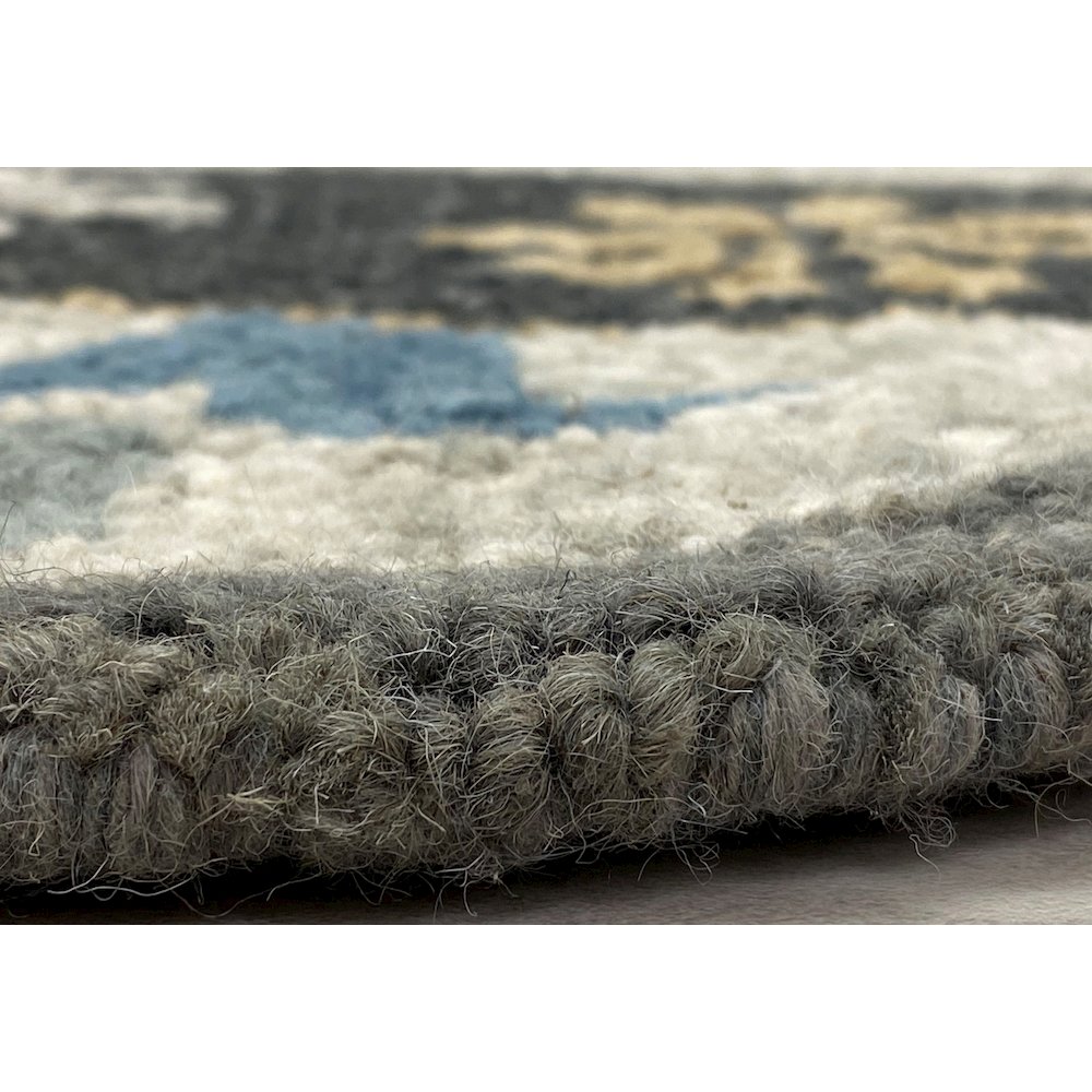 Floral Dreaming Medallion Scalloped Area Rug. Picture 2