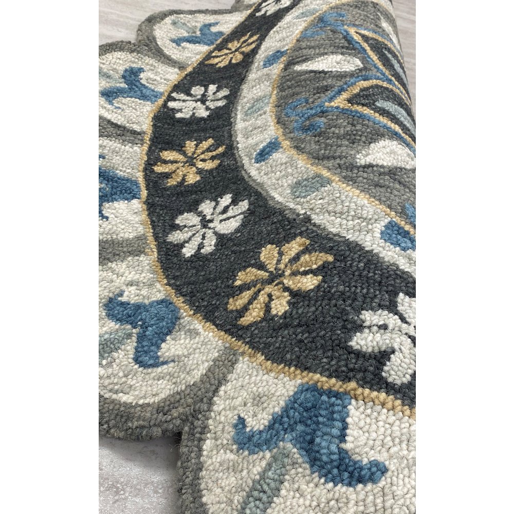 Floral Dreaming Medallion Scalloped Area Rug. Picture 3