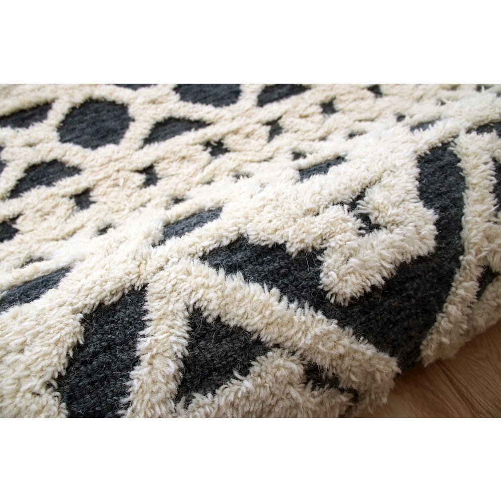 Evette Rios Sinuous Geometric/Striped Hand-Tufted Wool Blend Area Rug, 4' Round. Picture 5