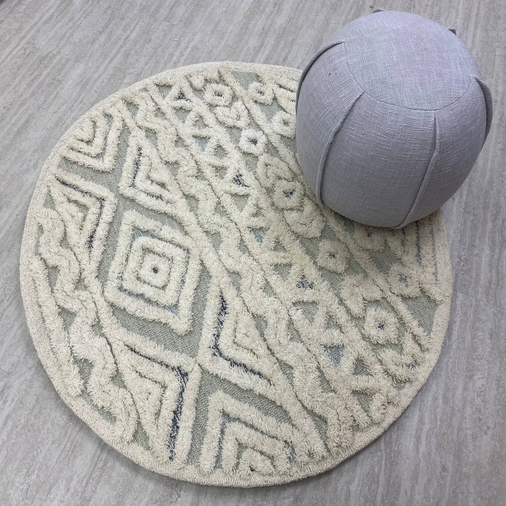 Sinuous Contemporary Tufted Geometric Motif Wool Blend Area Rug, Gray, 4' Round. Picture 7