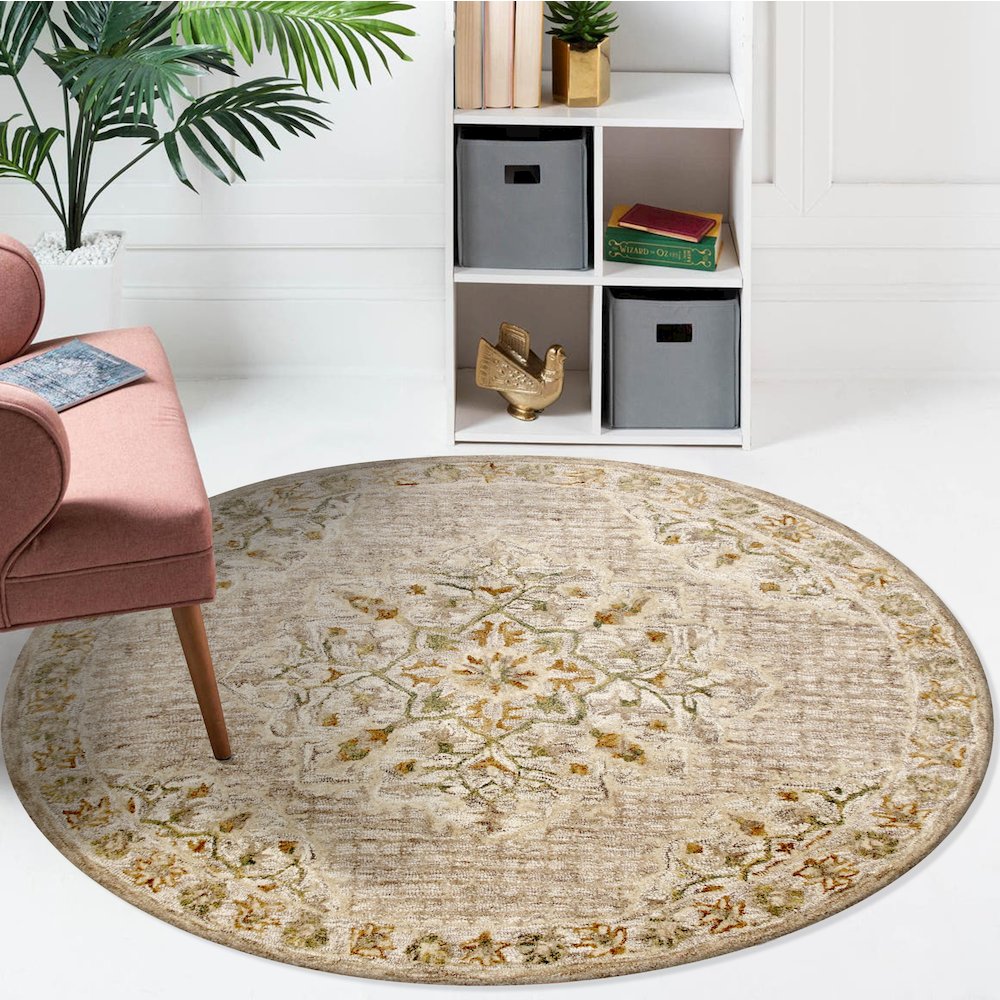 Traditional Cottage Medallion Round Rug. Picture 6