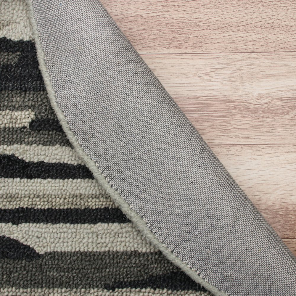 Distressed Cabin Camouflage Round Rug. Picture 2