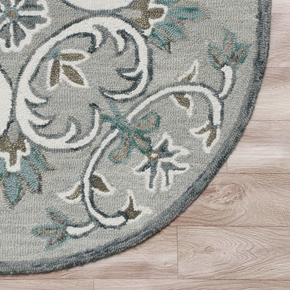Traditional Floral Filigree Round Rug. Picture 2