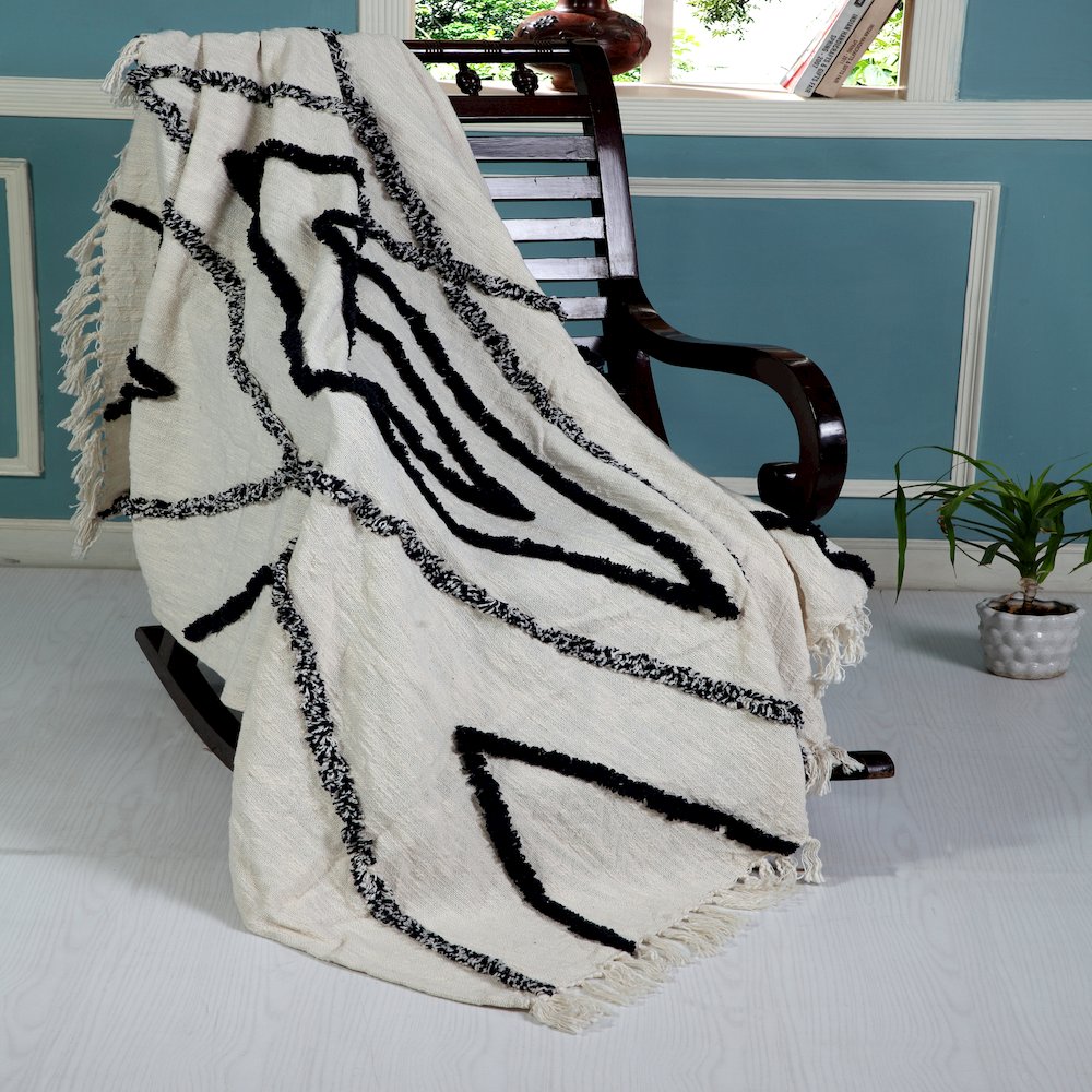 Avant-Garde Cream/Black Geometric Hand-Woven All-Natural Cotton Throw Blanket. Picture 3