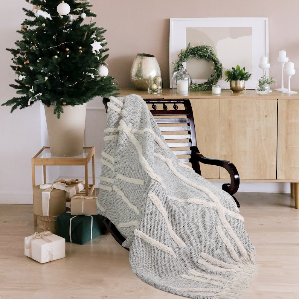 Black/Gray Diamond Hand-Woven All-Natural Cotton Throw Blanket. Picture 2