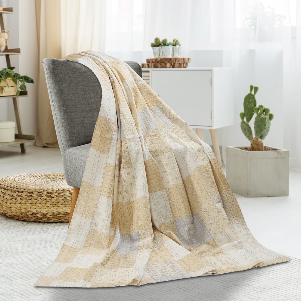 Beige Patchwork Hand-Stitched One-of-a-Kind Cotton Kantha Throw Blanket. Picture 2