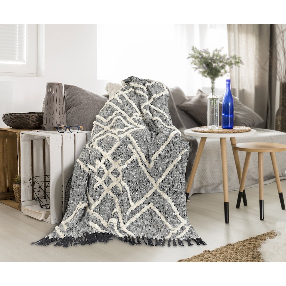 Black/Gray Geometric Hand-Woven All-Natural Cotton Throw Blanket. Picture 2