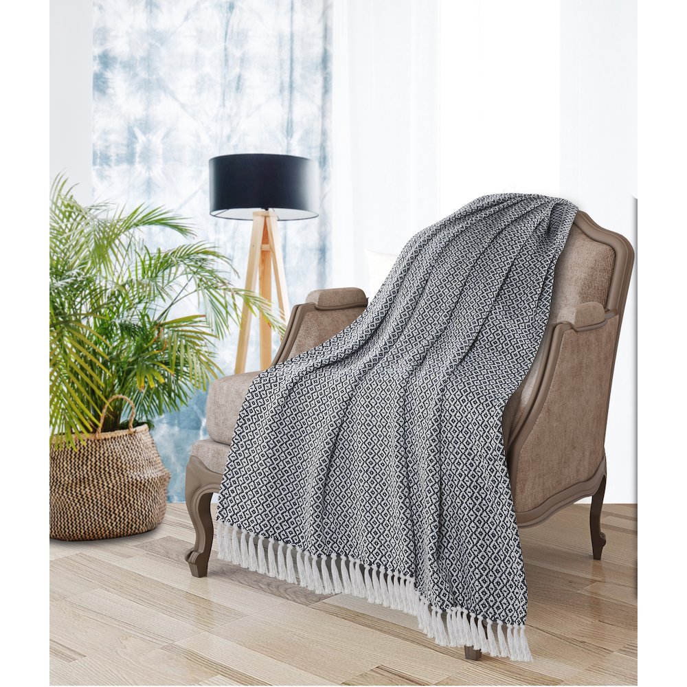 Blue/White Diamond All-Natural Cotton Throw Blanket. Picture 5
