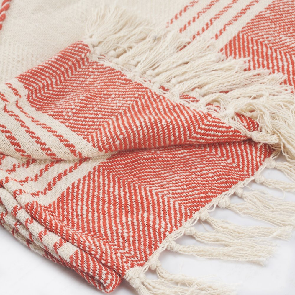 Red/Cream Diamond All-Natural Cotton Throw Blanket. Picture 3