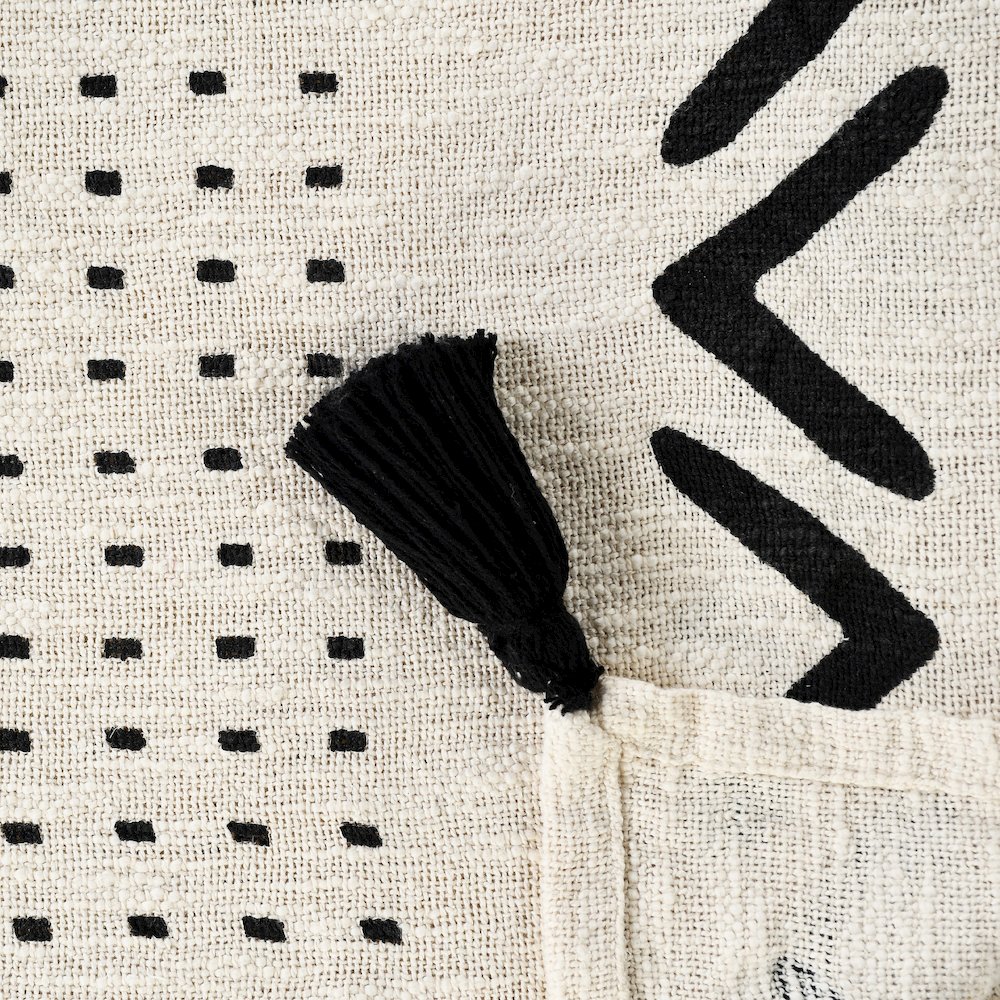 Avant-Garde Black/White Striped Hand-Woven All-Natural Cotton Throw Blanket. Picture 2