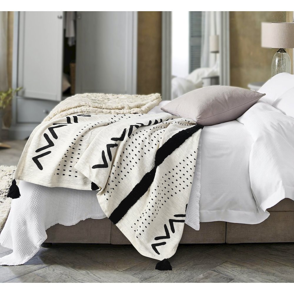 Avant-Garde Black/White Striped Hand-Woven All-Natural Cotton Throw Blanket. Picture 8