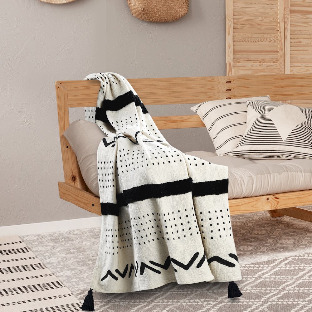Avant-Garde Black/White Striped Hand-Woven All-Natural Cotton Throw Blanket. Picture 7