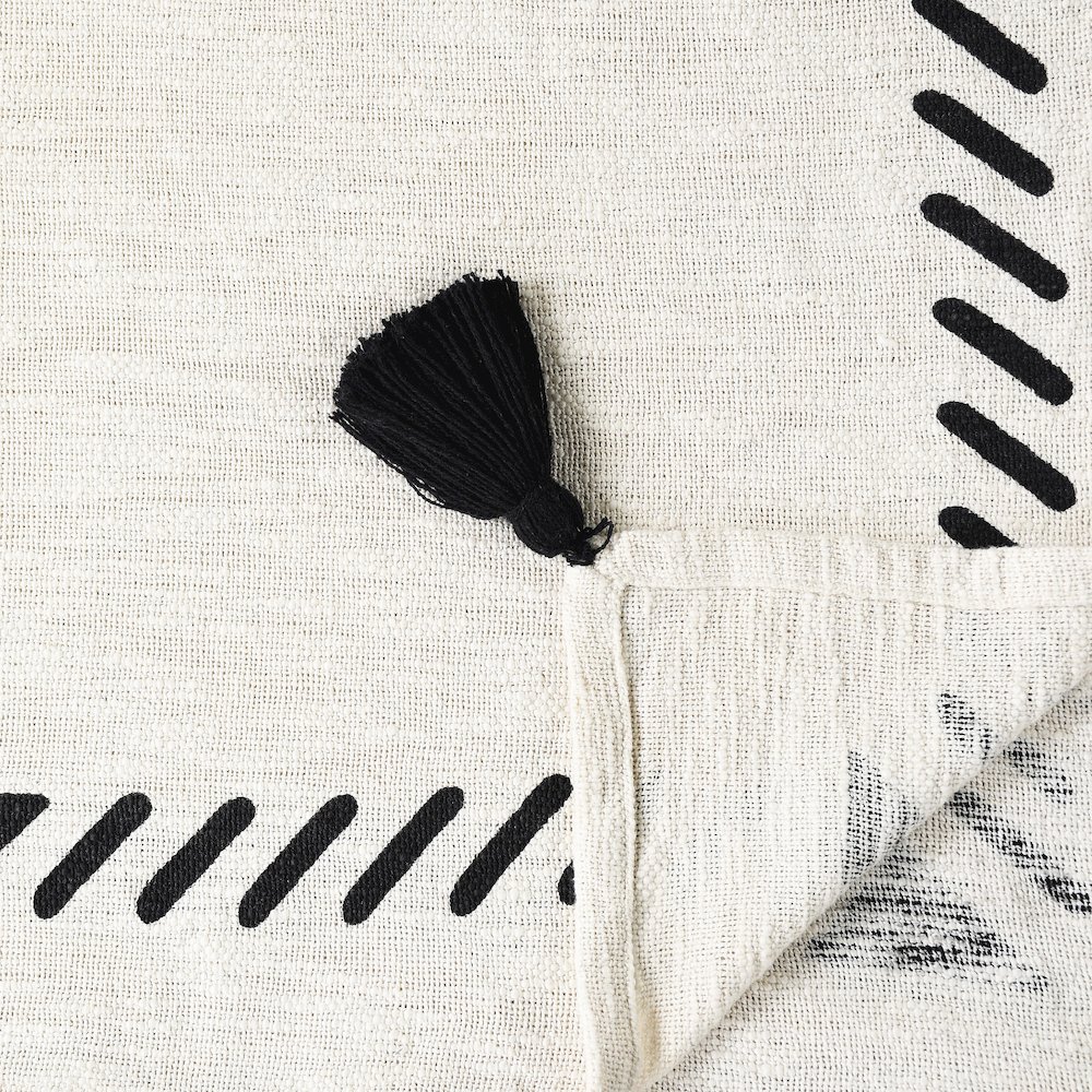 Black/White Diamond Hand-Woven All-Natural Cotton Throw Blanket. Picture 2
