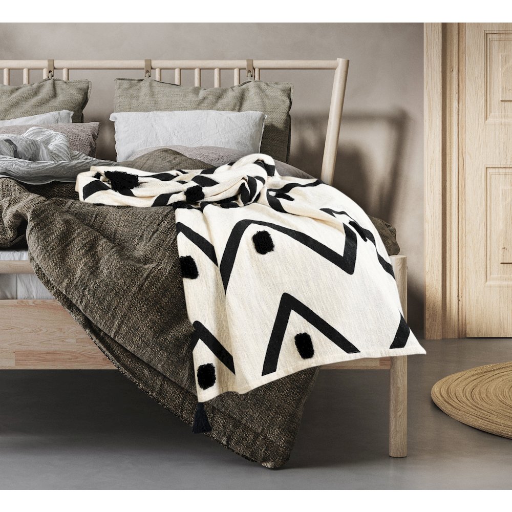 Avant-Garde Black/White Chevron Hand-Woven All-Natural Cotton Throw Blanket. Picture 9
