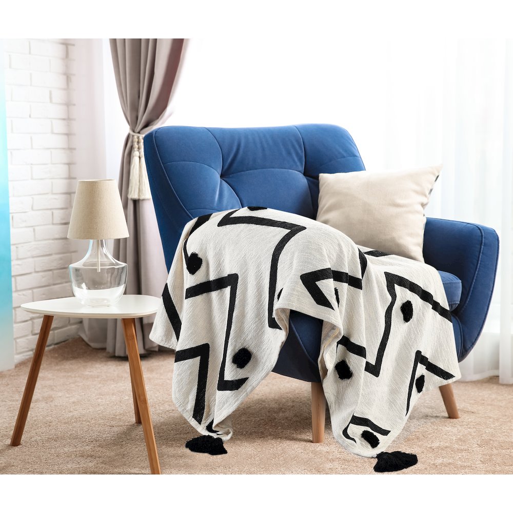 Avant-Garde Black/White Chevron Hand-Woven All-Natural Cotton Throw Blanket. Picture 7