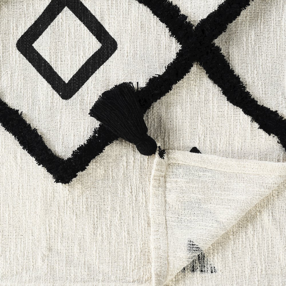 Avant-Garde Black/White Diamond Hand-Woven All-Natural Cotton Throw Blanket. Picture 2