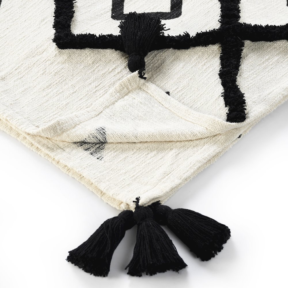 Avant-Garde Black/White Diamond Hand-Woven All-Natural Cotton Throw Blanket. Picture 4