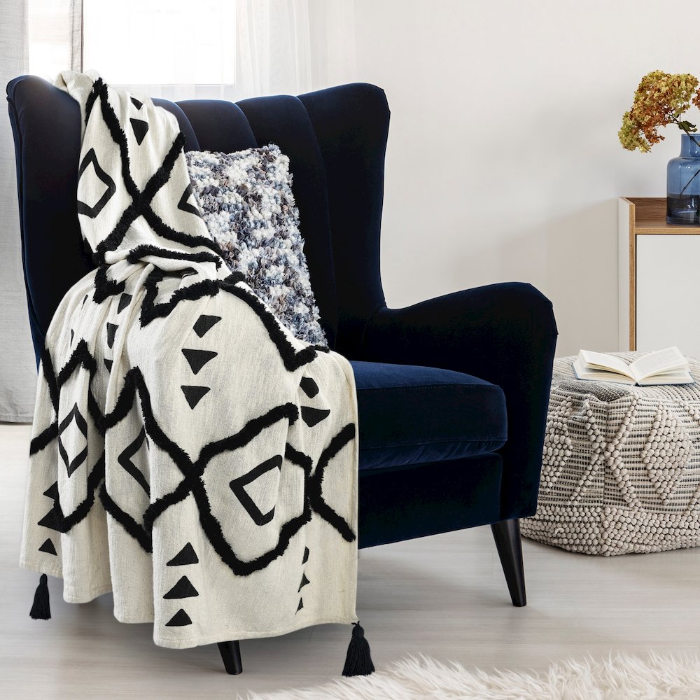 Avant-Garde Black/White Diamond Hand-Woven All-Natural Cotton Throw Blanket. Picture 7
