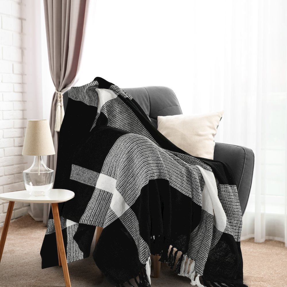Black/White Tartan/Plaid Hand-Woven All-Natural Cotton Throw Blanket. Picture 7