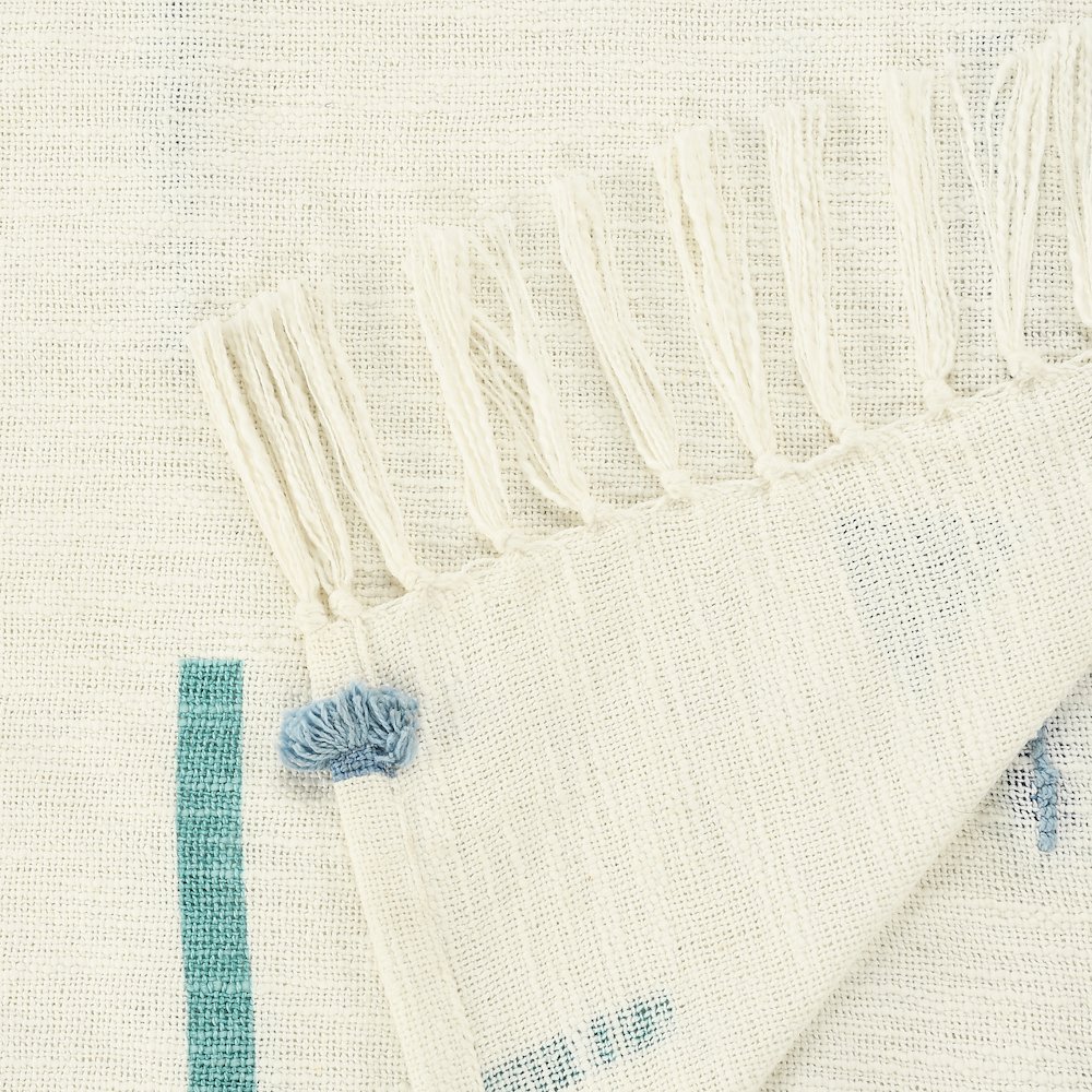 Cream/Blue Geometric Hand-Woven All-Natural Cotton Throw Blanket. Picture 5