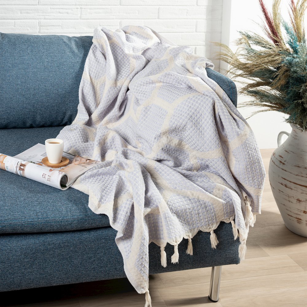 Avery Geometric/Honeycomb All-Natural Turkish Cotton Throw Blanket, Lilac. Picture 2