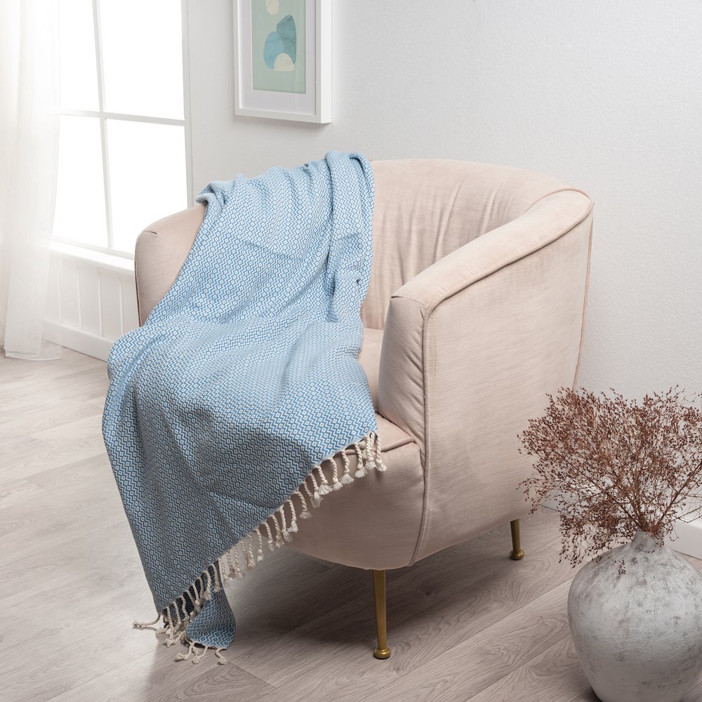 Blue/White Diamond Turkish All-Natural Cotton Throw Blanket. Picture 2