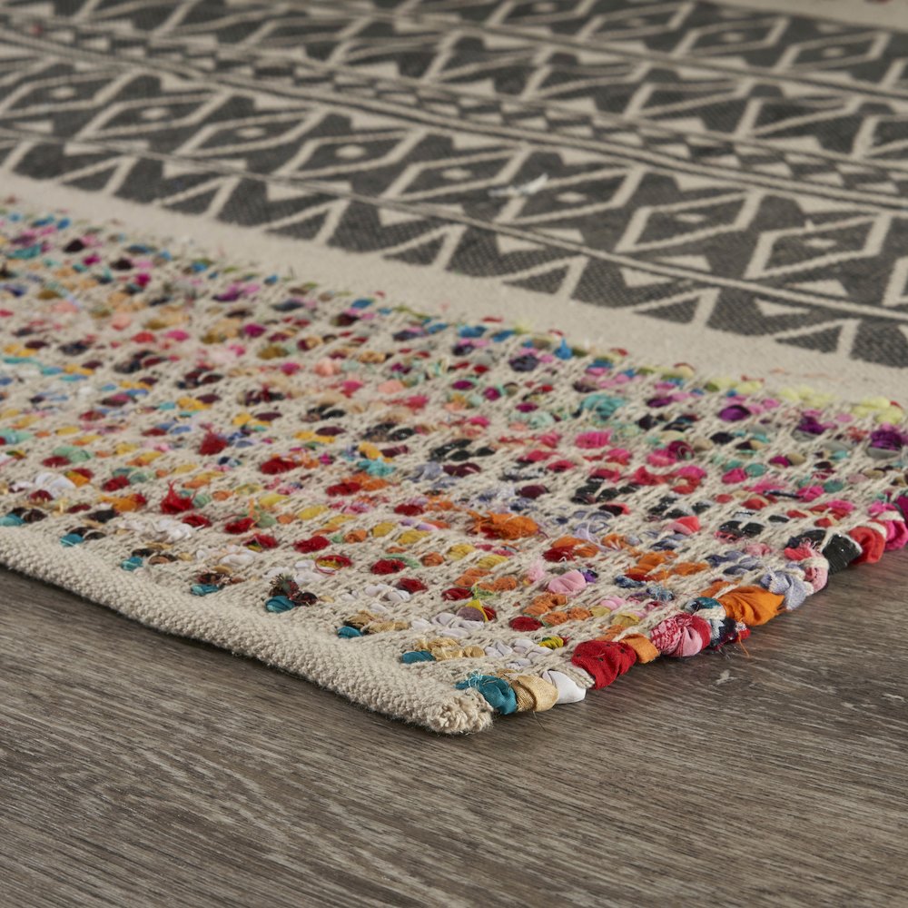 Evette Rios Vogue Traditional Geometric Chindi Area Rug, 3' x 5'. Picture 2