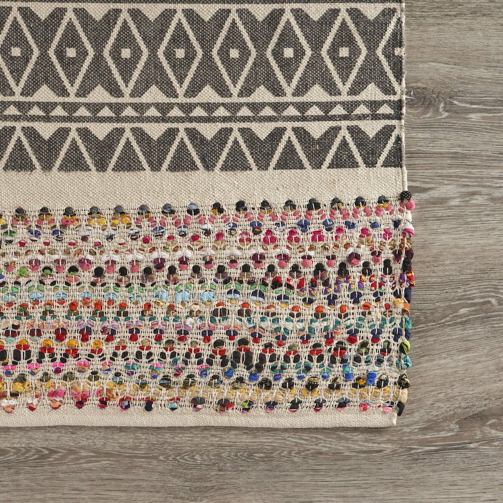 Evette Rios Vogue Traditional Geometric Chindi Area Rug, 3' x 5'. Picture 5